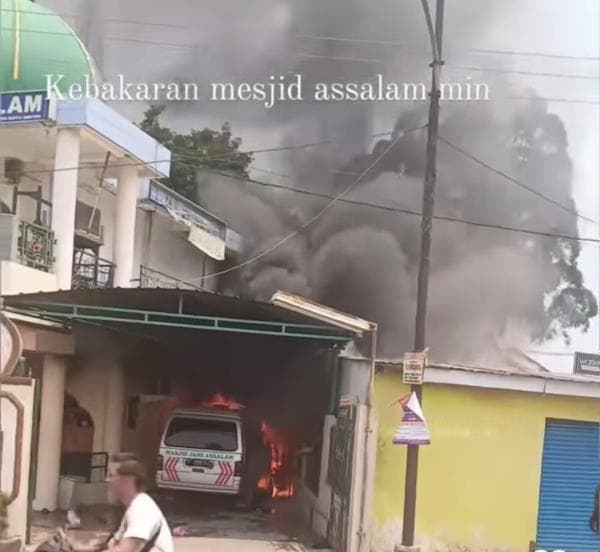 Kebakaran di Masjid As-Salam Tole Iskandar Depok Usai Shalat Jumat