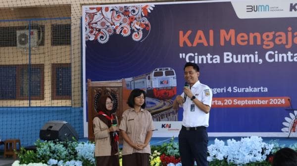 KAI Mengajar, EVP Daop 6 Bambang Respationo Bagikan Motivasi ke Siswa