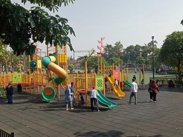 Alun-Alun Jombang, Destinasi Wisata Baru yang Mempesona Setelah Revitalisasi, Ini Fakta Menariknya Alun-Alun Jombang, Destinasi Wisata Baru yang Mempesona Setelah Revitalisasi, Ini Fakta Menariknya