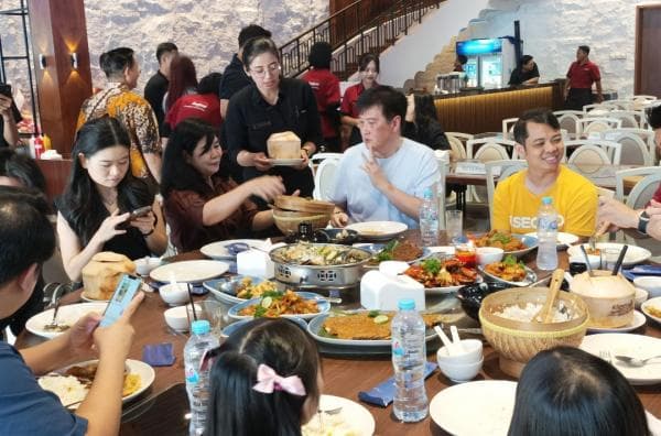 Kurnia Seafood Hadirkan Sensasi Baru Kuliner Laut di Surabaya, Diskon Capai 30 Saat Grand Opening!