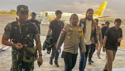 Pesawat Yang Bawa Pilot Philip Mehrtens dan Rombongan Transit di Bandara Sultan Hasanuddin Makassar