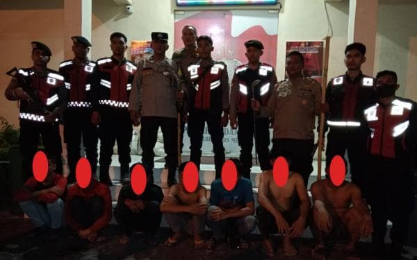 Polsek Medan Baru Tangkap 8 Anggota Geng Motor, Sabit dan Stik Golf Disita