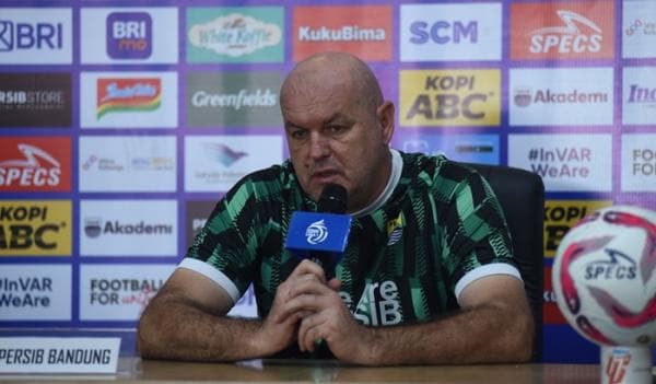 Hadapi Persebaya, Pelatih Persib Siapkan Strategi Baru untuk Raih Poin Penuh