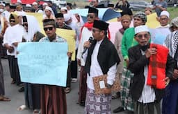 Para Ulama dan Santri Gelar Aksi Damai Didepan Pabrik Miras Cikande Serang, Swipping Bukan Ranahnya