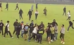 Mencekam! Detik-detik Ratusan Bobotoh Ngamuk Serang Steward usai Laga Klasik Persib vs Persija