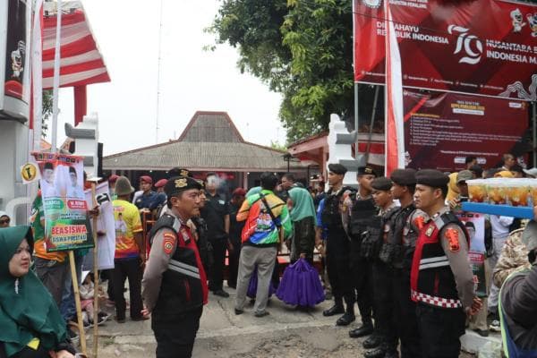 Ratusan Personil Polres Pemalang Disiagakan Amankan Pengundian Nomor Urut Pasangan Cabup Cawabup