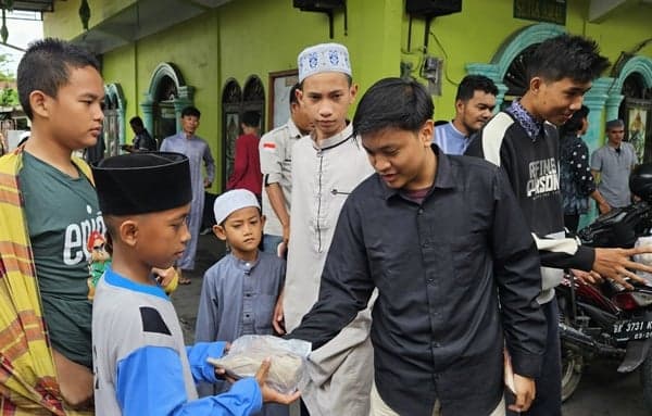 Pegadaian Cabang Simpang Limun Berbagi Rezeki di Jumat Berkah