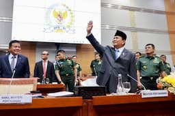 Menjelang Akhir Jabatan, Menhan Prabowo Hadiri Rapat Kerja Bersama Komisi I DPR RI