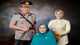 Membanggakan, Anggota Bhayangkari dan Anaknya Diwisuda Bareng di UMS