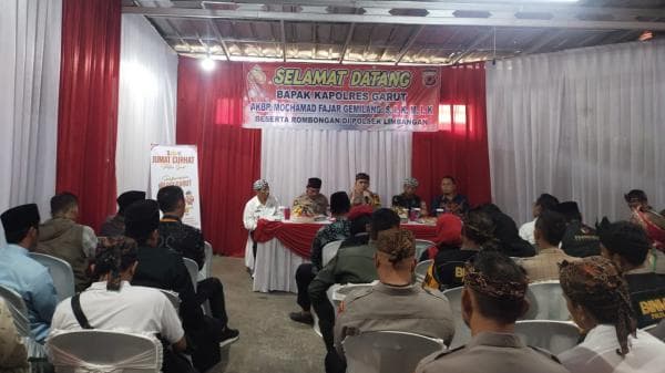 Kapolres Garut Silaturahmi ke Mapolsek Limbangan Berikan Himbauan Netralitas Pilkada