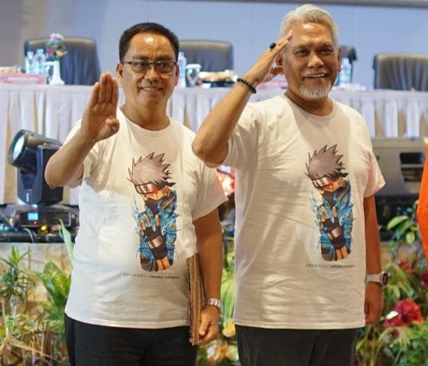 Ini Alasan Paslon Makassar Aman Kenakan Kaos Hatake Kakashi Saat Pengambilan Nomor Urut