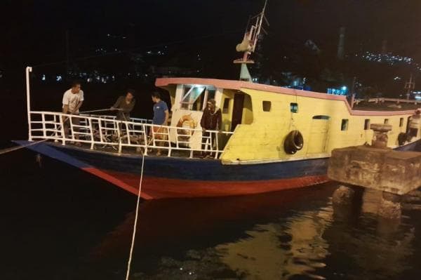 Distrik Navigasi Ambon Evakuasi KLM Terajana dan 17 Penumpang di Perairan Seram