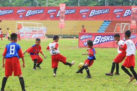 Kembangkan Potensi Anak, Biskuat Gandeng Manchester United