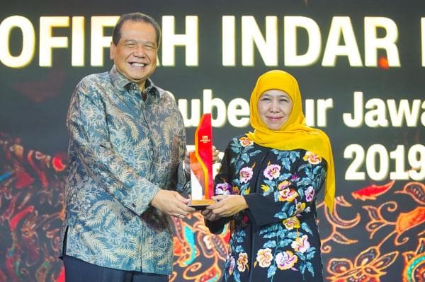 Khofifah Diganjar Penghargaan Usai Turunkan Kemiskinan Ekstrem di Jatim