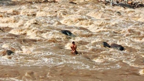 Viral Bocah 14 Tahun di Cianjur Terjebak di Sungai Deras Selama 2 Jam