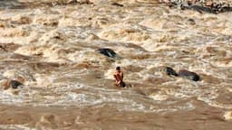 Viral Bocah 14 Tahun di Cianjur Terjebak di Sungai Deras Selama 2 Jam