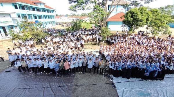 Polsek Tanjungjaya Adakan Sosialisasi Cegah Kenakalan Remaja di SMK Al Falah Cibalanarik Tasikmalaya