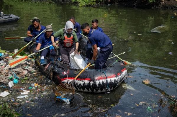 Wujudkan Lingkungan Bebas Sampah, LMI Gelar Aksi Resik Kali