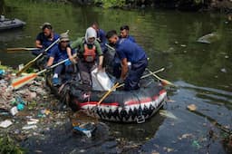 Wujudkan Lingkungan Bebas Sampah, LMI Gelar Aksi Resik Kali