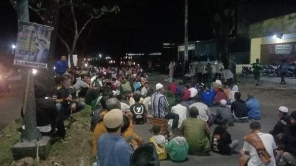 Ratusan Warga Gelar Doa Bersama dan Tahlilan di Lokasi Meninggalnya Pelajar di Jalan Letjen Mashudi