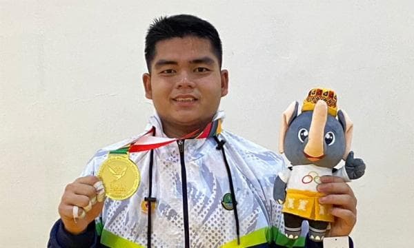 Prestasi Gemilang: Rafi Fadilah Raih Medali Emas Judo untuk Universitas BSI Kampus Karawang