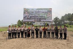 Antisipasi Perubahan Iklim Global, Polda Banten Tanam Seribu Pohon di Pantai Batu Saung Serang