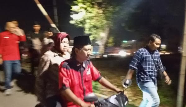 Cagub Risma Cek Sungai di Pasuruan, Cari Solusi Atasi Banjir