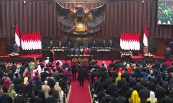 Sejarah Baru: 580 Anggota DPR Dilantik, Zulfikar Achmad Tertua, Annisa Mahesa Termuda