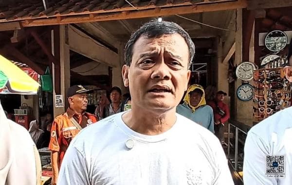 Blusukan di Pasar Gladak Kaliwungu, Cagub Luthfi Dengarkan Keluh Kesah Pedagang