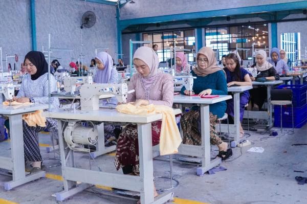 Bangga Berbatik, Kini Masyarakat Bisa Pesan Batik Sesuai Kebutuhan di Juragan 99 Garment