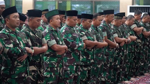 Sambut HUT Ke-79 TNI, Prajurit dan PNS Kodam IV/Diponegoro Gelar Doa Bersama Lintas Agama