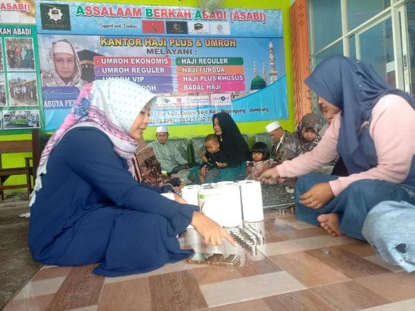 Kisah Istri Kades di Jombang, Bayar Biaya Umrah Uang Receh 31 Juta Dari Tabungan Sejak 2020 Kisah Istri Kades di Jombang, Bayar Biaya Umrah Uang Receh 31 Juta Dari Tabungan Sejak 2020