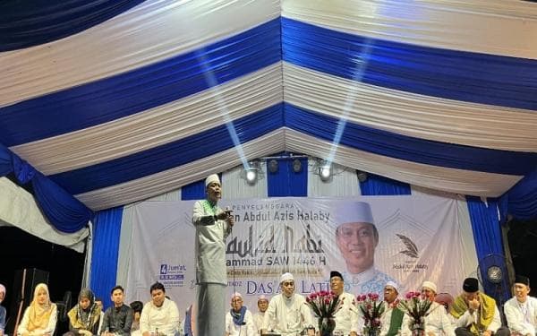 Ustaz Kondang, Das'ad Latif Beri Hj Lisa Halaby Hadiah Spesial yang Penuh Makna