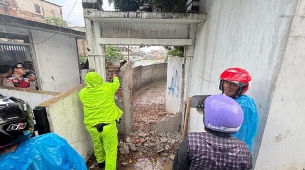 Tembok Gang Dibongkar, Warga Cipedes Hegar Bersyukur Akses Jalan Kembali Dibuka