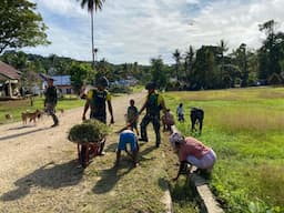 Warga Kampung Kamat Antusias Kerja Bakti Bersama Komando Operasi HABEMA