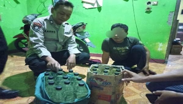 Peredaran Miras di Sragen Dirazia, Polisi Sita 21 Botol Ciu