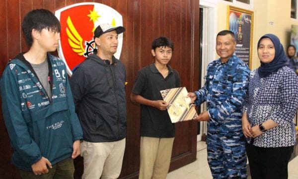 Danlanud Husein Sastranegara Apresiasi Juara Lomba Foto dan PBB HUT ke-79 TNI