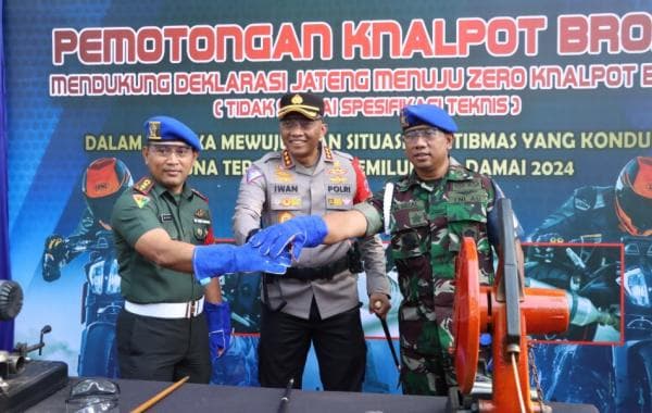 Disaksikan Masyarakat, Polresta Surakarta Musnahkan Ribuan Knalpot Saat CFD