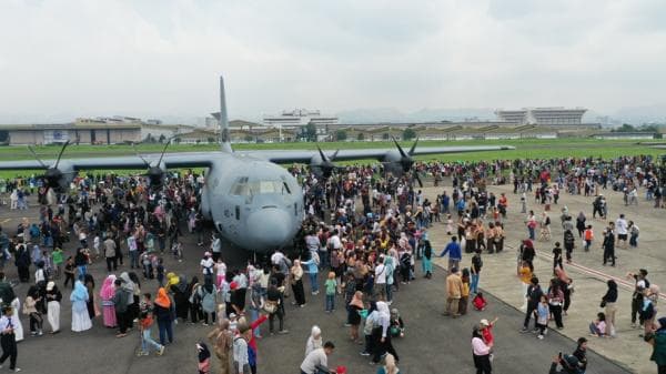 Ribuan Warga Bandung Serbu Open Base Lanud Husein, Antusias Lihat dari Dekat Alutsista Udara TNI