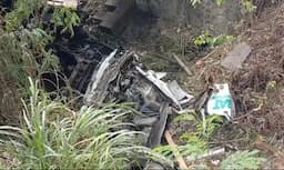 Truk Bermuatan Beton Terjun ke Sungai, Satu Tewas, Dua Luka