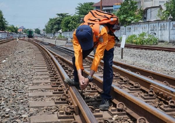 Demi Keamanan Perjalanan KA, KAI Daop 4 Semarang Terjunkan Ratusan Petugas Pemeriksa Jalur