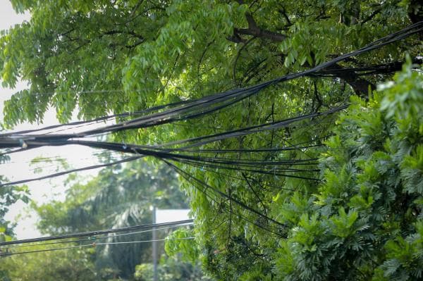 Pemkot Bandung Targetkan 3 Ruas Jalan Bebas Kabel Udara Tahun Ini