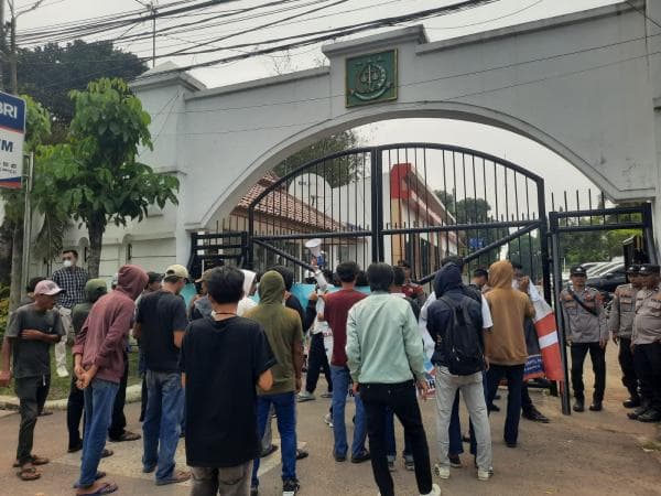 Terkait Lahan Sport Center, Kejati Banten Digeruduk Aliansi Mahasiswa