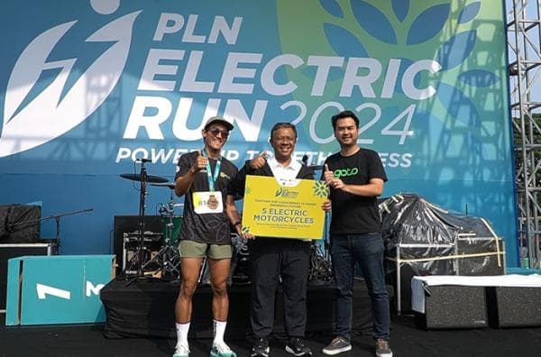 5 Pengemudi Ojol Prasejahtera Peroleh Motor Listrik di PLN Electric Run 2024