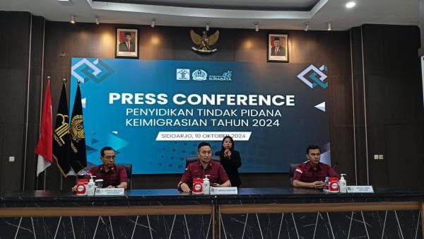 Tak Memiliki Paspor, WNA asal Rusia Diamankan Petugas Imigrasi Surabaya Tak Memiliki Paspor, WNA asal Rusia Diamankan Petugas Imigrasi Surabaya