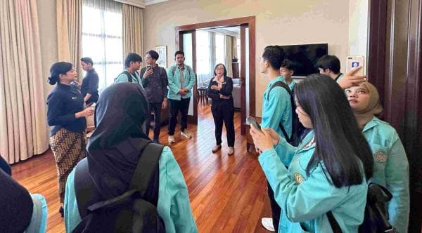 Gelar Program Hotel Visit & Sharing Session, The Sunan Hotel Solo Gandeng Mahasiswa D3