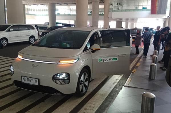 Gojek Operasionalkan Mobil Listrik di Bandara YIA, Dukung Pariwisata Kulonprogo Tumbuh