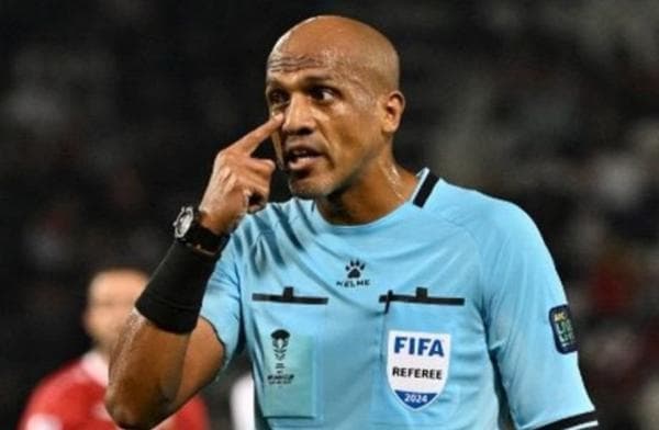 Ahmed Al Kaf Jadi Sorotan! Ternyata Segini Gaji Wasit yang Bikin Indonesia Dirugikan