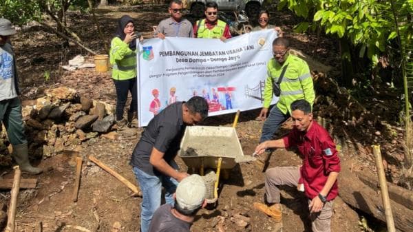 Mudahkan Petani, GKP Bantu Perbaiki Jembatani Tani di Dompo-dompo Jaya