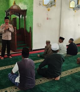 Laksanakan Edukasi Rumah Ibadah, Kanit Lantas Polsek Ajak Jemaah Jalin Silaturahim dan Persatuan